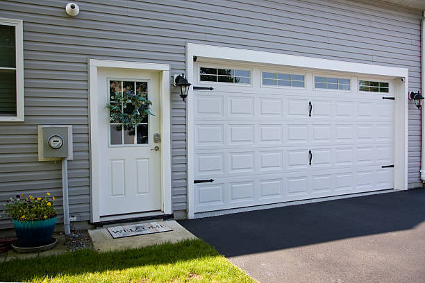 24/7 Emergency Garage Door Panel Replacement experts in South Milwaukee, WI